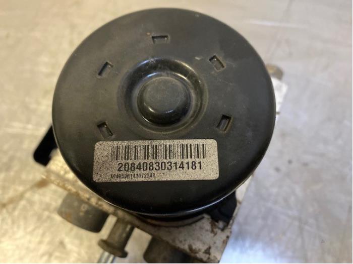 Gebruikte ABS Pomp Chrysler Voyager/Grand Voyager (RG/RS) 2.8 CRD 16V Grand Voyager Prijs op aanvraag aangeboden door Autohandel-Smet Gebroeders NV