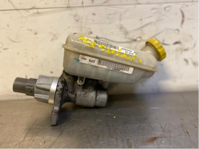 Gebruikte Hoofdremcilinder Chrysler Voyager/Grand Voyager (RG/RS) 2.8 CRD 16V Grand Voyager Prijs op aanvraag aangeboden door Autohandel-Smet Gebroeders NV