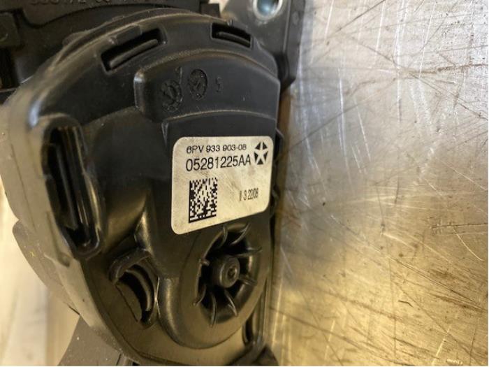 Gebruikte Sensor Gaspedaalpositie Chrysler Voyager/Grand Voyager (RG/RS) 2.8 CRD 16V Grand Voyager Prijs op aanvraag aangeboden door Autohandel-Smet Gebroeders NV