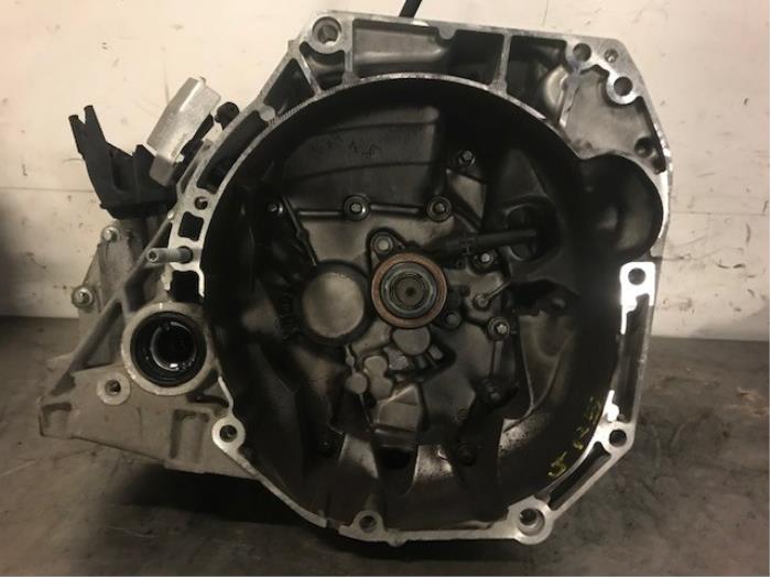 Gebruikte Versnellingsbak Dacia Dokker (0S) 1.2 TCE 16V Prijs op aanvraag aangeboden door Autohandel-Smet Gebroeders NV
