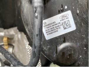 Gebruikte Rembekrachtiger Ford Transit 2.0 TDCi 16V Eco Blue 170 Prijs op aanvraag aangeboden door Autohandel-Smet Gebroeders NV