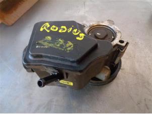 Gebruikte Servopomp Ssang Yong Rodius 2.2 SV 220 e-XDi 16V 4WD Prijs op aanvraag aangeboden door Autohandel-Smet Gebroeders NV