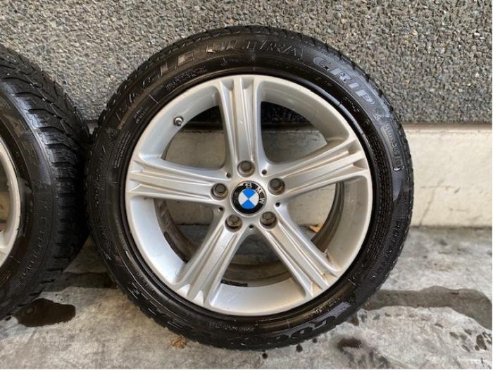 Velgen set + winterbanden van een BMW 3-Serie 2015