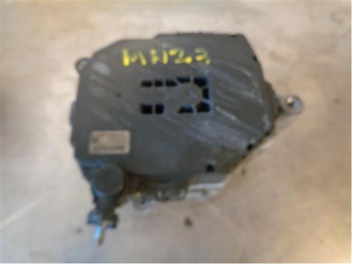 Gebruikte Alternator Mazda 3 Sport (BP) 2.0 SkyActiv-G 122 Mild Hybrid 16V Prijs op aanvraag aangeboden door Autohandel-Smet Gebroeders NV