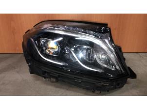Gebruikte Rechter Koplamp Mercedes GLE Prijs € 1.210,00 Inclusief btw aangeboden door Autohandel-Smet Gebroeders NV
