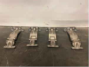 Gebruikte Scharnierset Ford Transit Custom 2.0 TDCi 16V Eco Blue 170 Prijs op aanvraag aangeboden door Autohandel-Smet Gebroeders NV