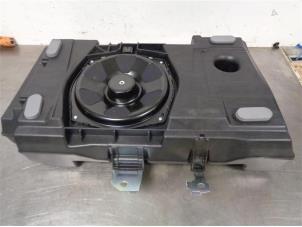 Gebruikte Subwoofer Landrover Range Rover Evoque (LVJ/LVS) Prijs op aanvraag aangeboden door Autohandel-Smet Gebroeders NV