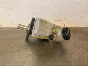 Gebruikte Hoofdremcilinder Dacia Dokker (0S) 1.2 TCE 16V Prijs op aanvraag aangeboden door Autohandel-Smet Gebroeders NV