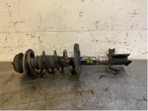 Gebruikte Schokdemper rechts-voor Dacia Dokker (0S) 1.2 TCE 16V Prijs op aanvraag aangeboden door Autohandel-Smet Gebroeders NV