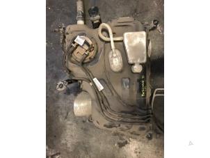 Gebruikte Tank Citroen Berlingo 1.6 BlueHDI 100 Prijs op aanvraag aangeboden door Autohandel-Smet Gebroeders NV