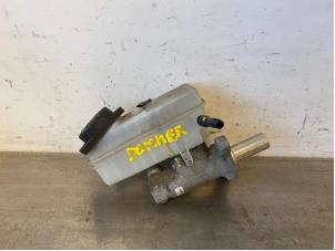 Gebruikte Hoofdremcilinder Dacia Dokker (0S) 1.5 dCi 90 Prijs op aanvraag aangeboden door Autohandel-Smet Gebroeders NV