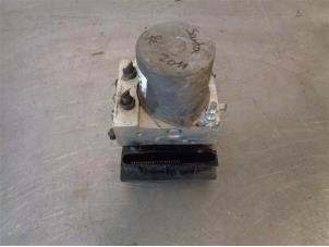 Gebruikte ABS Pomp Hyundai Santa Fe II (CM) 2.2 CRDi 16V 4x4 Prijs op aanvraag aangeboden door Autohandel-Smet Gebroeders NV