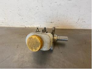 Gebruikte Hoofdremcilinder Subaru Outback (BR) 2.0 D 16V Prijs op aanvraag aangeboden door Autohandel-Smet Gebroeders NV