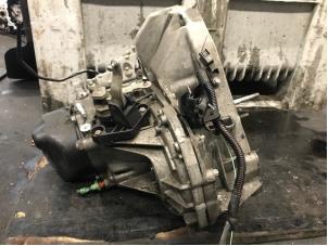 Gebruikte Versnellingsbak Renault Clio III Estate/Grandtour (KR) 1.5 dCi FAP Prijs op aanvraag aangeboden door Autohandel-Smet Gebroeders NV