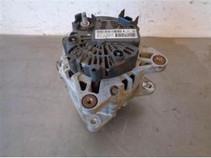 Gebruikte Dynamo Renault Captur (2R) 1.5 Energy dCi 90 FAP Prijs op aanvraag aangeboden door Autohandel-Smet Gebroeders NV