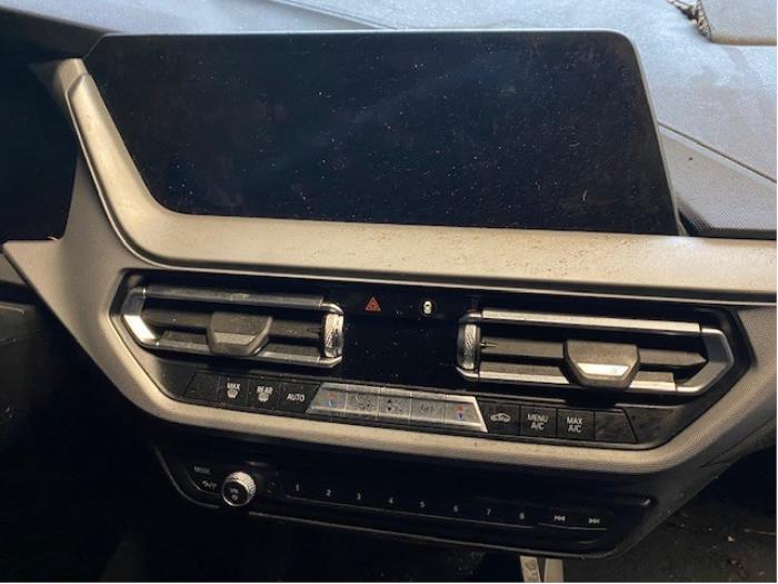 Gebruikte Display Interieur BMW 1 serie (F40) 118i 1.5 TwinPower 12V Prijs op aanvraag aangeboden door Autohandel-Smet Gebroeders NV
