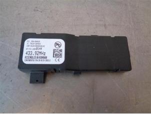 Gebruikte Antenne Opel Adam 1.2 16V Prijs op aanvraag aangeboden door Autohandel-Smet Gebroeders NV