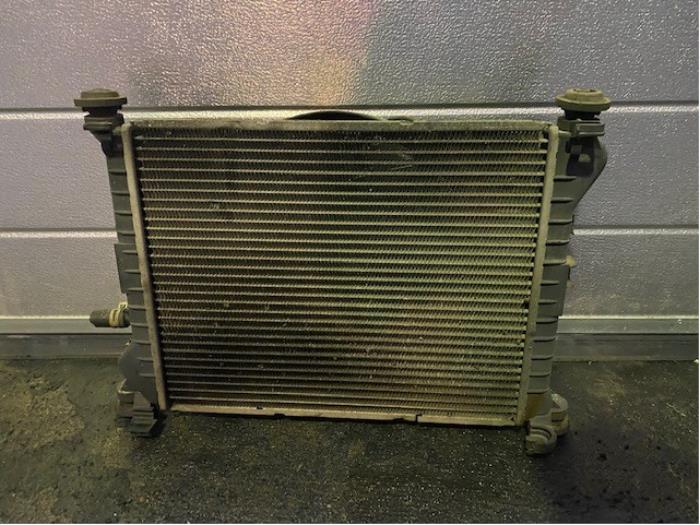 Gebruikte Radiateur Ford Focus 1 1.6 16V Prijs op aanvraag aangeboden door Autohandel-Smet Gebroeders NV