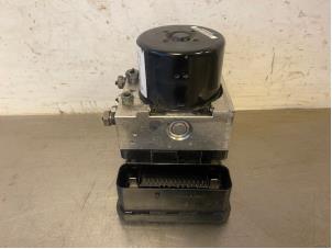 Gebruikte ABS Pomp Ford EcoSport (JK8) 1.0 EcoBoost 12V 125 Prijs op aanvraag aangeboden door Autohandel-Smet Gebroeders NV