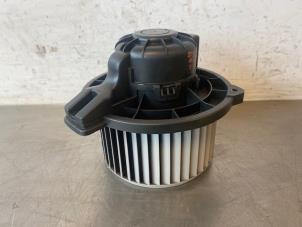 Gebruikte Kachel Ventilatiemotor Kia Rio IV (YB) 1.4 CRDi 90 16V Prijs op aanvraag aangeboden door Autohandel-Smet Gebroeders NV
