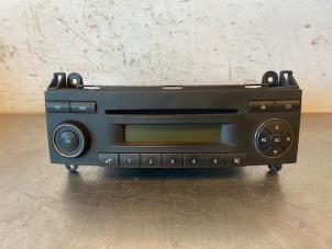 Gebruikte Radio CD Speler Volkswagen Crafter 2.5 TDI 30/32/35 Prijs € 121,00 Inclusief btw aangeboden door Autohandel-Smet Gebroeders NV