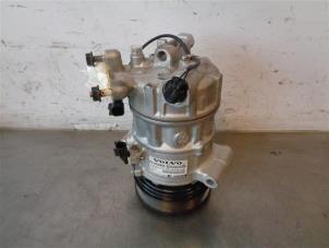 Gebruikte Aircopomp Volvo V40 (MV) 2.0 D2 16V Prijs op aanvraag aangeboden door Autohandel-Smet Gebroeders NV