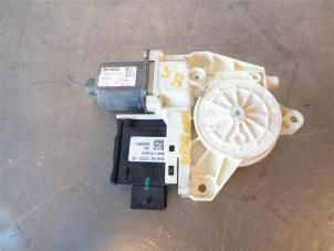 Gebruikte Motor electrisch raam Jeep Renegade (BU) Prijs op aanvraag aangeboden door Autohandel-Smet Gebroeders NV