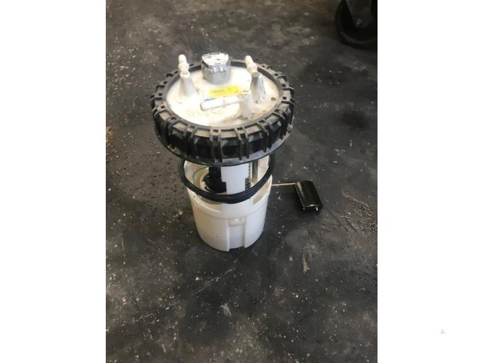 Gebruikte Tank element Pomp Hyundai Santa Fe II (CM) 2.2 CRDi 16V 4x2 Prijs op aanvraag aangeboden door Autohandel-Smet Gebroeders NV