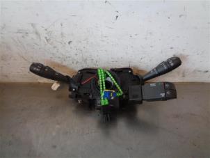 Gebruikte Combischakelaar Stuurkolom Renault Clio IV (5R) 0.9 Energy TCE 90 12V Prijs op aanvraag aangeboden door Autohandel-Smet Gebroeders NV