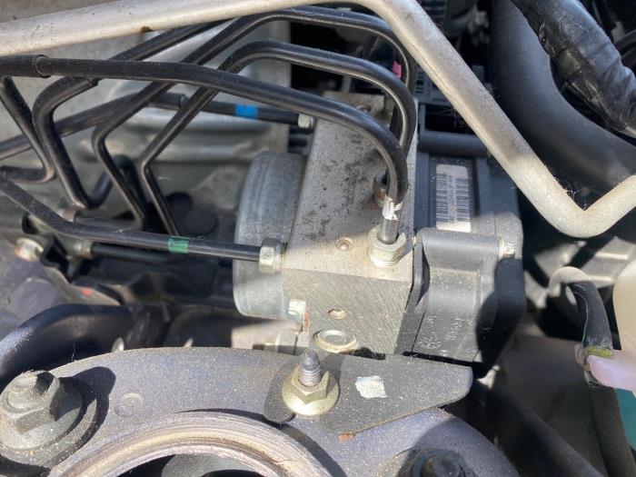 Gebruikte ABS Pomp Mazda MX-5 (NC) 1.8i 16V Prijs op aanvraag aangeboden door Autohandel-Smet Gebroeders NV