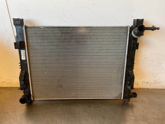 Gebruikte Radiateur Renault Clio IV (5R) 0.9 Energy TCE 90 12V Prijs op aanvraag aangeboden door Autohandel-Smet Gebroeders NV