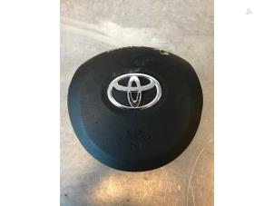 Gebruikte Airbag links (Stuur) Toyota Yaris III (P13) 1.5 16V Hybrid Prijs op aanvraag aangeboden door Autohandel-Smet Gebroeders NV
