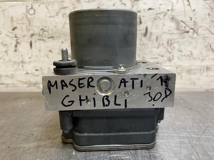 ABS Pomp van een Maserati Ghibli III 3.0 Diesel 2017