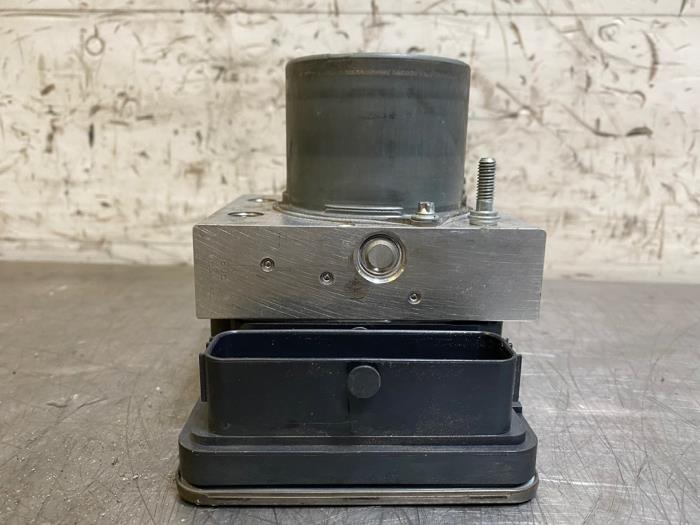 ABS Pomp van een Maserati Ghibli III 3.0 Diesel 2017