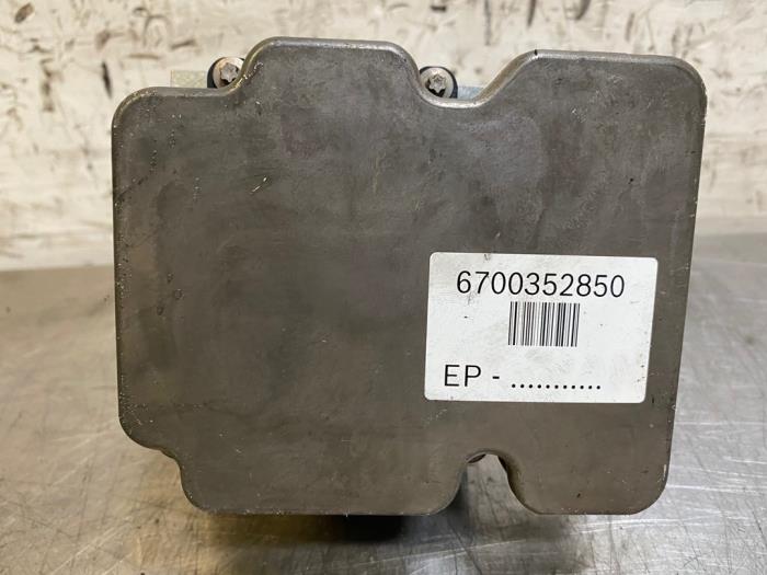 ABS Pomp van een Maserati Ghibli III 3.0 Diesel 2017