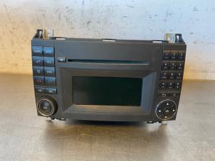 Gebruikte Radio Mercedes B (W245,242) 2.0 B-180 CDI 16V Prijs op aanvraag aangeboden door Autohandel-Smet Gebroeders NV