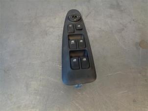 Gebruikte Ruit schakelaar elektrisch Kia Magentis (GE) 2.0 CRDi 16V Prijs op aanvraag aangeboden door Autohandel-Smet Gebroeders NV