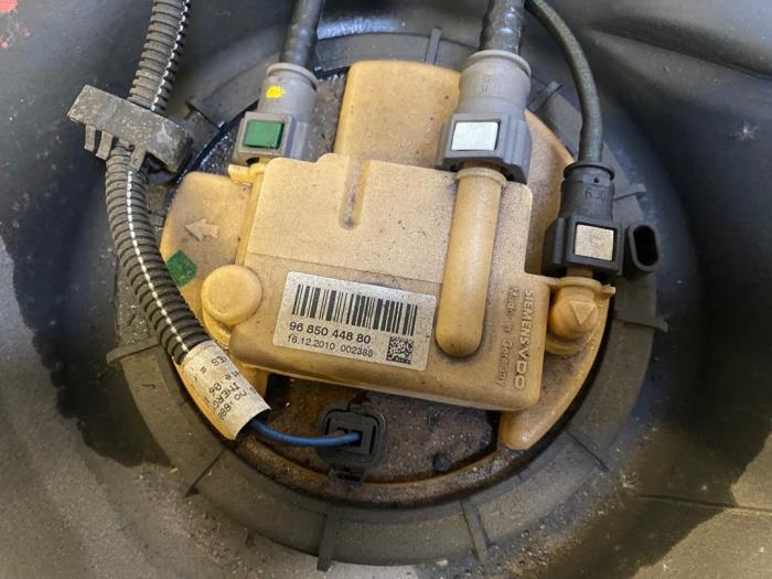 Gebruikte Tank element Pomp Peugeot RCZ (4J) 2.0 HDi 16V FAP Prijs op aanvraag aangeboden door Autohandel-Smet Gebroeders NV