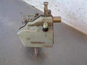 Gebruikte Hoofdremcilinder Renault Espace (JK) 2.0 dCi 16V 150 FAP . Prijs op aanvraag aangeboden door Autohandel-Smet Gebroeders NV