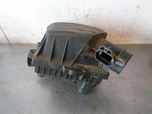 Gebruikte Luchtfilterhuis Opel Adam 1.2 16V Prijs op aanvraag aangeboden door Autohandel-Smet Gebroeders NV