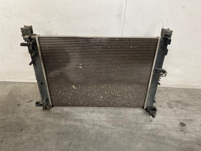 Gebruikte Radiateur Dacia Logan II 1.2 16V Prijs op aanvraag aangeboden door Autohandel-Smet Gebroeders NV