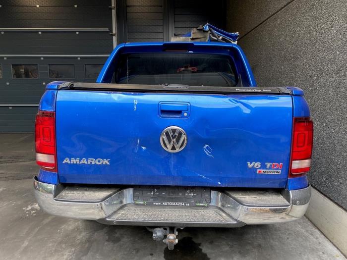 Achterlicht links van een Volkswagen Amarok 3.0 TDI V6 24V 4Motion 2019