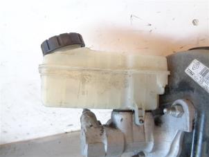 Gebruikte Hoofdremcilinder Dacia Logan II 1.2 16V Prijs op aanvraag aangeboden door Autohandel-Smet Gebroeders NV