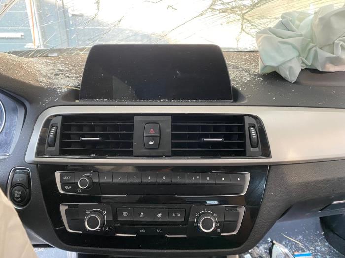 Gebruikte Display Interieur BMW 1 serie (F20) 116i 1.5 12V Prijs op aanvraag aangeboden door Autohandel-Smet Gebroeders NV