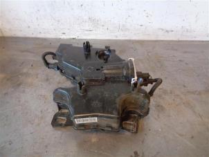 Gebruikte Additatief tank Opel Vivaro 2.0 CDTI 122 Prijs op aanvraag aangeboden door Autohandel-Smet Gebroeders NV