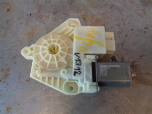 Gebruikte Motor electrisch raam Skoda Rapid Spaceback 1.4 TDI 12V Prijs op aanvraag aangeboden door Autohandel-Smet Gebroeders NV