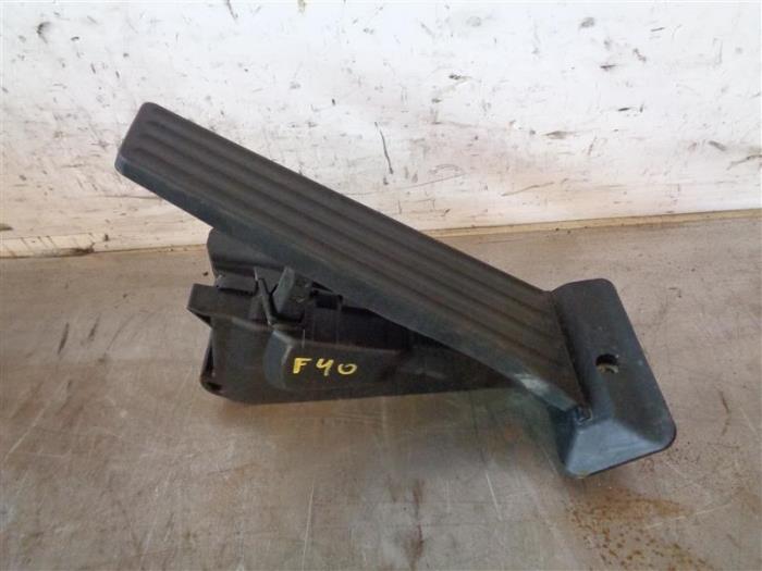 Gebruikte Sensor Gaspedaalpositie BMW 1 serie (F40) 118i 1.5 TwinPower 12V Prijs op aanvraag aangeboden door Autohandel-Smet Gebroeders NV