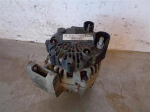 Gebruikte Dynamo Fiat Punto III (199) 1.3 JTD Multijet Start&Stop 16V Prijs op aanvraag aangeboden door Autohandel-Smet Gebroeders NV