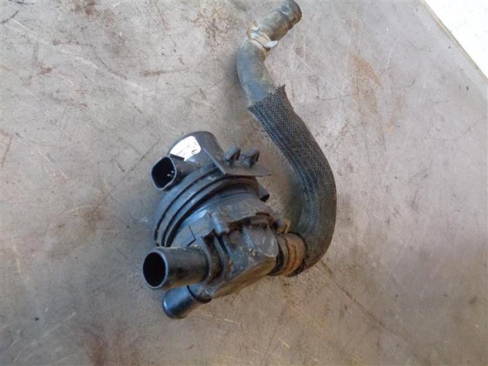 Gebruikte Waterpomp Dodge 1500 Crew Cab (DS) 5.7 Hemi V8 4x4 Prijs op aanvraag aangeboden door Autohandel-Smet Gebroeders NV