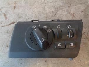 Gebruikte Schakelaar Licht BMW X3 (E83) 2.0d 16V Prijs op aanvraag aangeboden door Autohandel-Smet Gebroeders NV